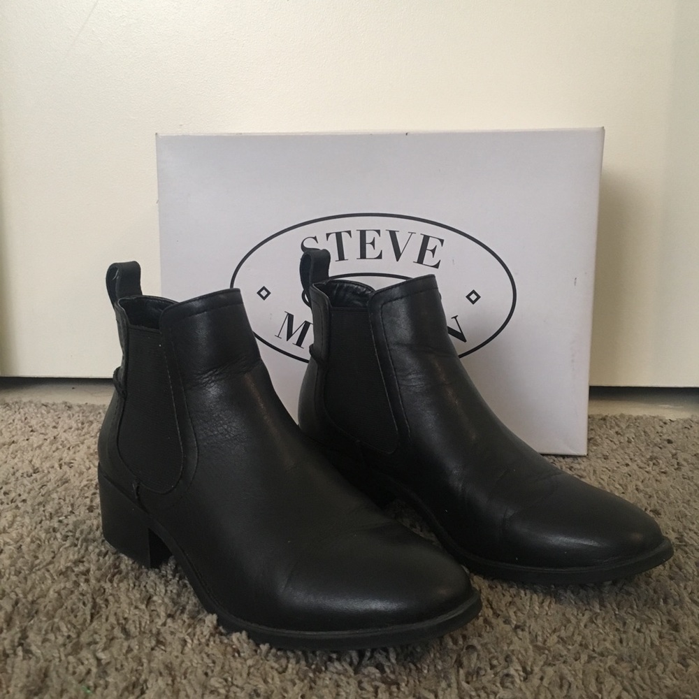 EUC Steve Madden “Dicey” chelsea bootie